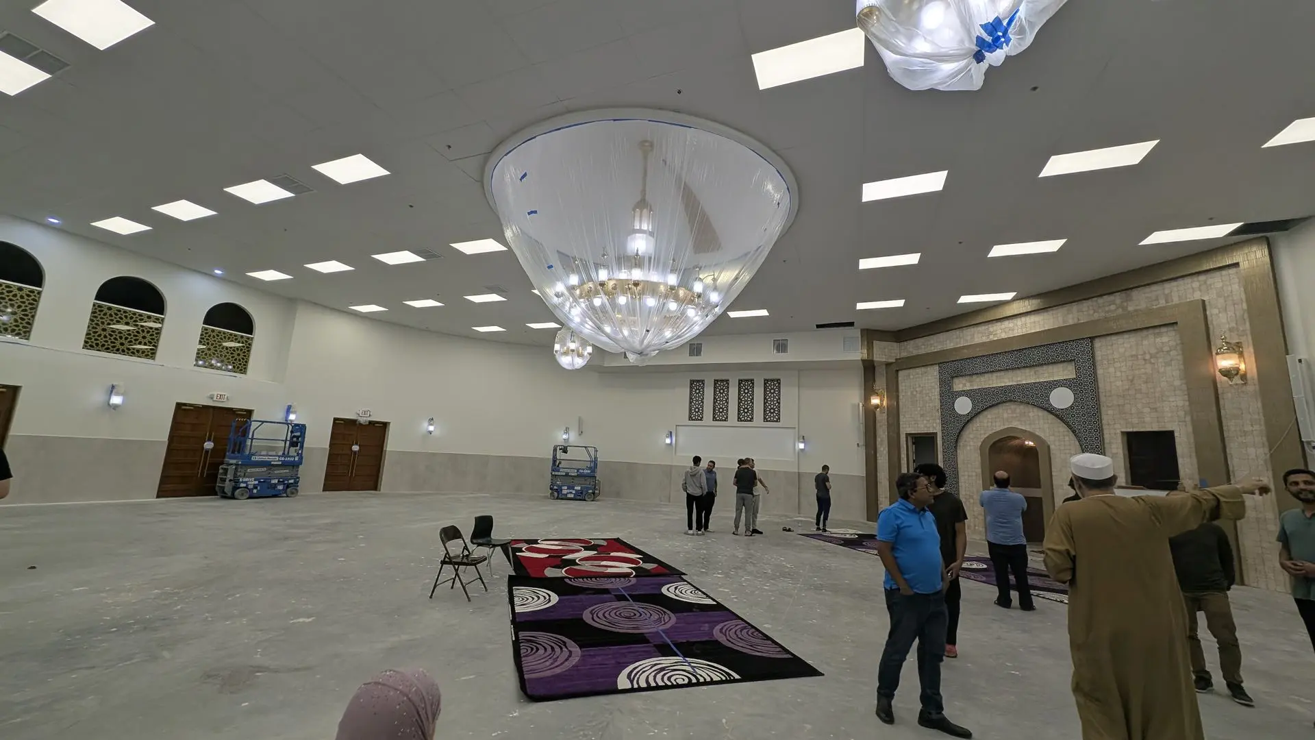 Comminity center patrons view the interior of the main prayer hall